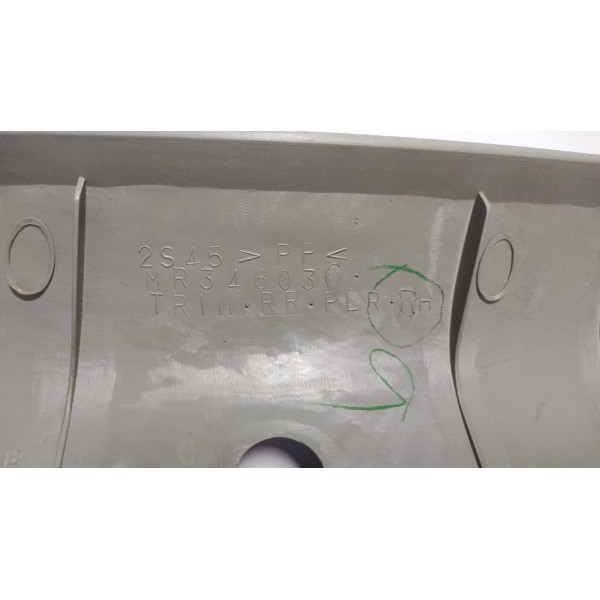 Acabamento Coluna Traseira Direita Mitsubishi Pajero Tr4