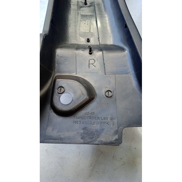 Acabamento Inf. Coluna Lateral Dir. Mitsubishi Pajero Tr4