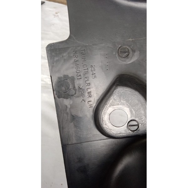 Acabamento Inf. Coluna Lateral Esq Mitsubishi Pajero Tr4