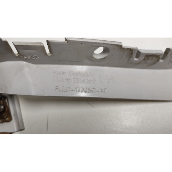 Guia Parachoque Traseiro Esquerdo Land Rover Evoque 12 A 15