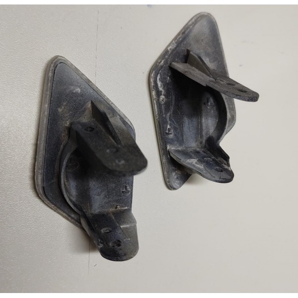 Tampa Do Esguicho Farol Bmw 320i 2013 A 2017 ( APENAS O LADO ESQUERDO )