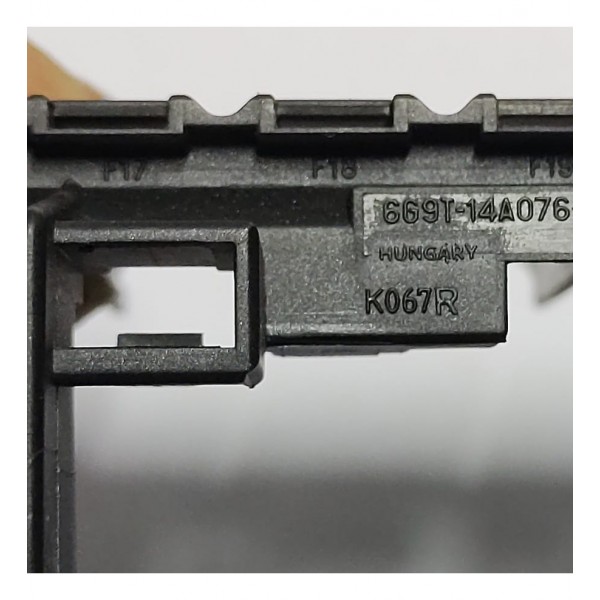 Acabamento Da Caixa Fusivel R.r Evoque 11 A 15