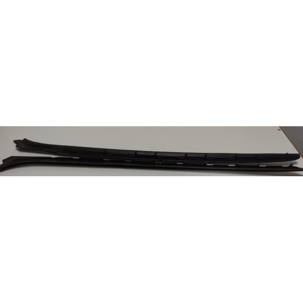 Par Aplique Friso Esquerdo / Direito Para-brisa Bmw 320i