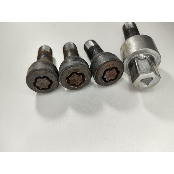 Jogo De Parafuso  Segredo Bmw 320i 328i 2013 A 2017