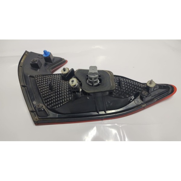 Lanterna Tampa Traseira L.d Hyundai Hb20 Hatch 20 A 23
