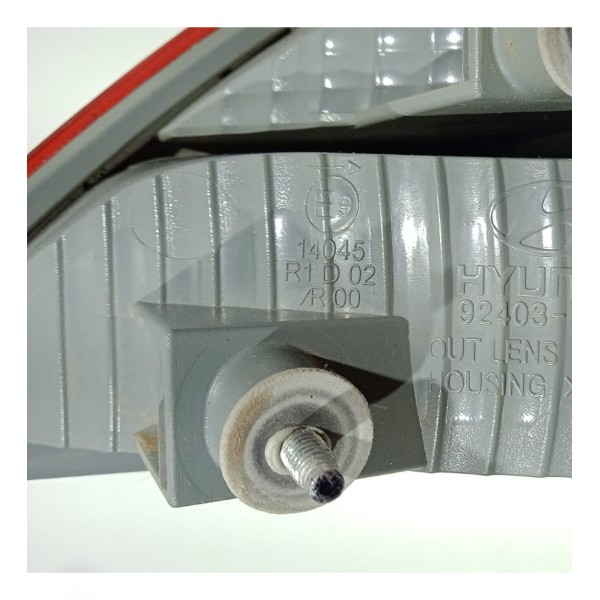 Lanterna Tampa Traseira L.e Hyundai Hb20 Hatch 14 A 19