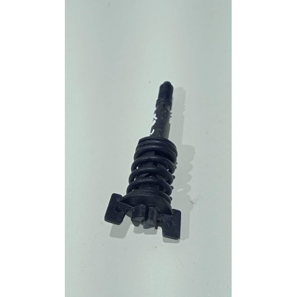 Parafuso Fixação Lanterna Traseira Vw Fox 10 A 21