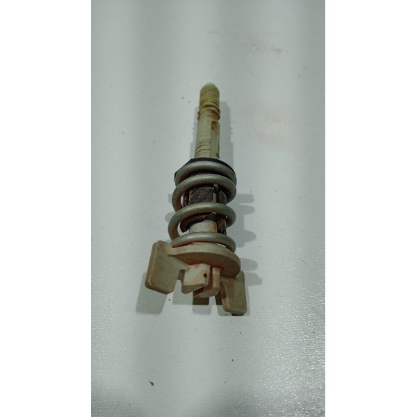 Parafuso Trava Lanterna Traseira Jeep Renegade 15 A 20