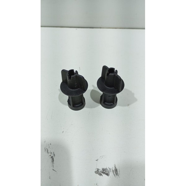 Par Parafuso Fixação Lanterna Ford Focus Hatch 13 A 15