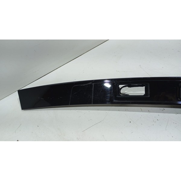 Moldura Tampa Traseira Luz De Placa Discovery Sport 15 A 17