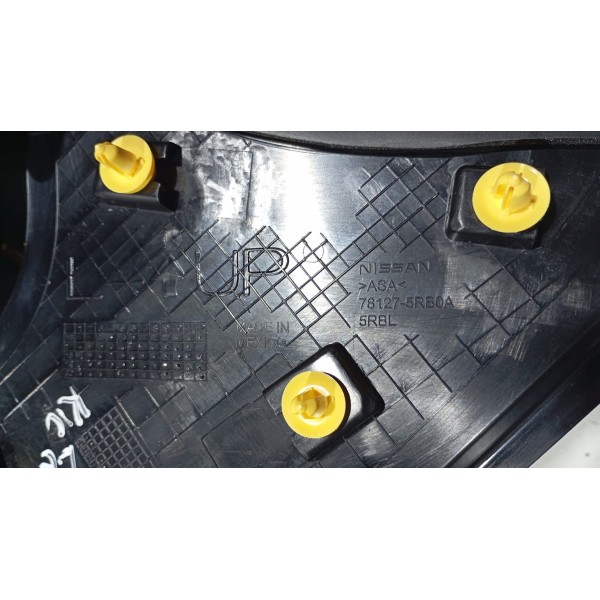 Moldura Acabamento Coluna Traseira Externa L.e Nissan Kicks