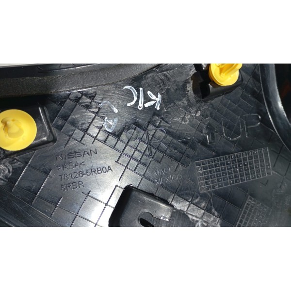 Moldura Acabamento Coluna Externa T.d Nissan Kicks 16 A 25