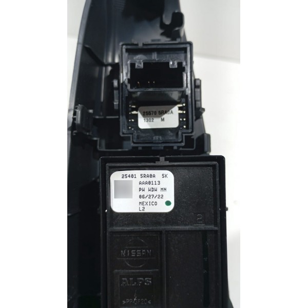 Acabamento Puxador Porta Comando Vidro D.e Nissan Kicks