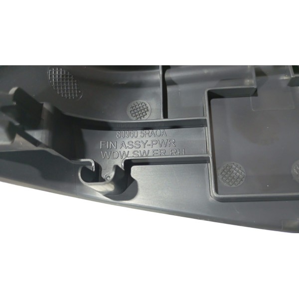 Acabamento Puxador Porta Comando Vidro D.d Nissan Kicks