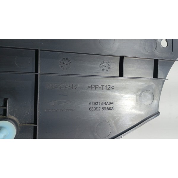 Acabamento Lateral Console Central L.e Nissan Kicks 16 A 25