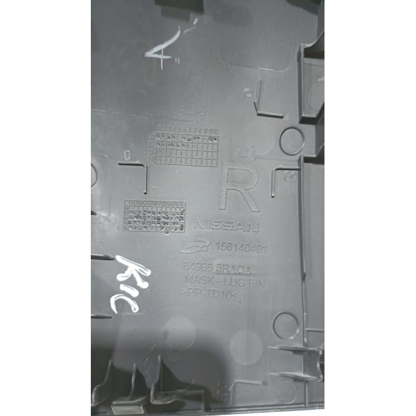 Acabamento Moldura Lateral L.d Banco Traseiro Nissan Kicks