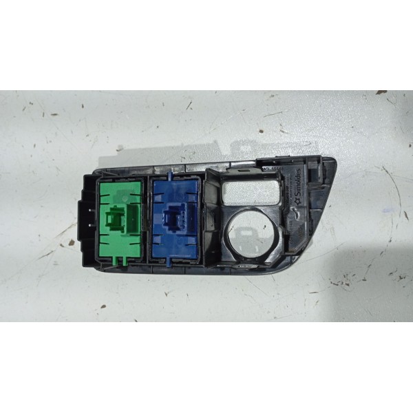 Moldura Com Botão Abertura Porta Mala Renault Kwid 21 A 24