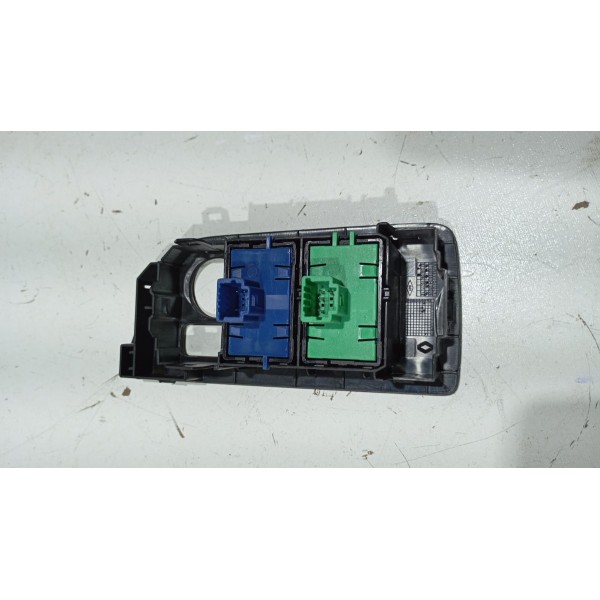 Moldura Com Botão Abertura Porta Mala Renault Kwid 21 A 24