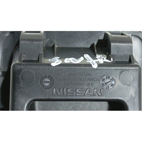 Tampa Revestimento Cadeirinha Banco Traseiro Nissan Sentra 1