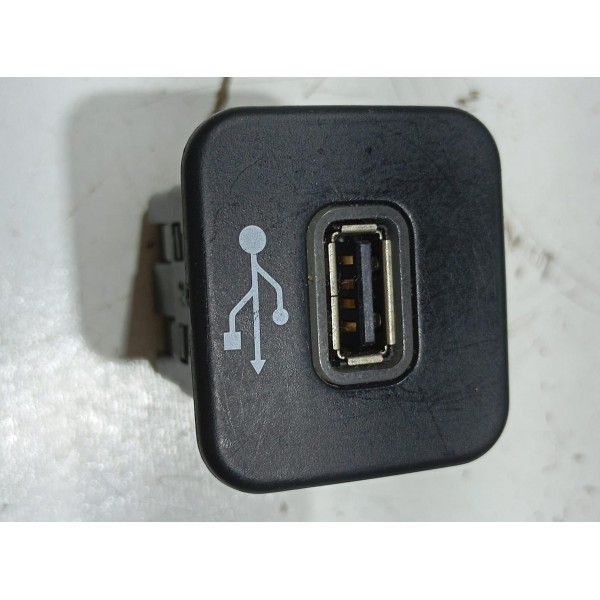 Entrada Usb Fiat Toro 16 A 23