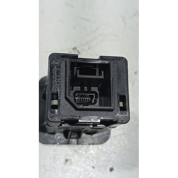 Entrada Usb Fiat Toro 16 A 23