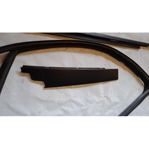 Guarnição Com Aplique E Testana Porta D.e Audi Q3 13 A 18