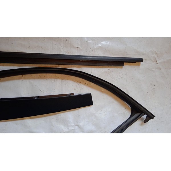 Guarnição Com Aplique E Testana Porta D.e Audi Q3 13 A 18