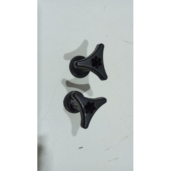 Par Trava Parafuso Lanterna Traseira Renault Duster 20 A 24