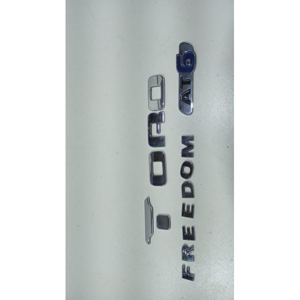 Emblema Tampa Traseira Fiat Toro 16 A 20