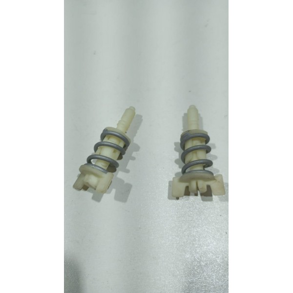 Par Trava Fixação Lanterna Traseira Vw Golf 14 A 19