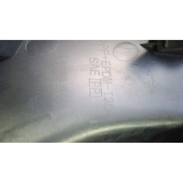 Acabamento Moldura Inferior L.e Nissan Sentra 14 A 16